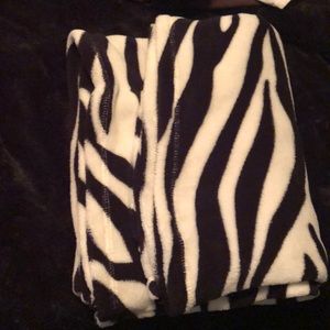 Plush throw blanket